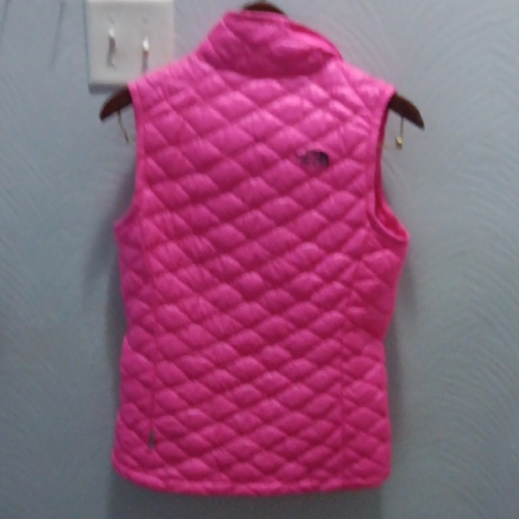 The North Face Fuchsia Quilted Vest - Picture 8 of 8